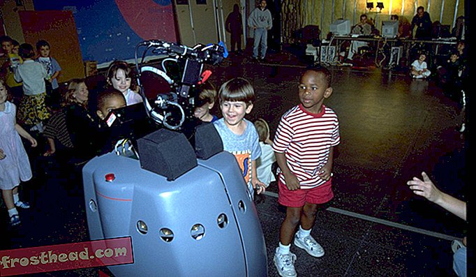 Leta 1998 je robot