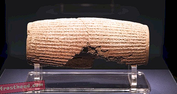 Cilindrul Cyrus este prezentat la Galeria Sackler