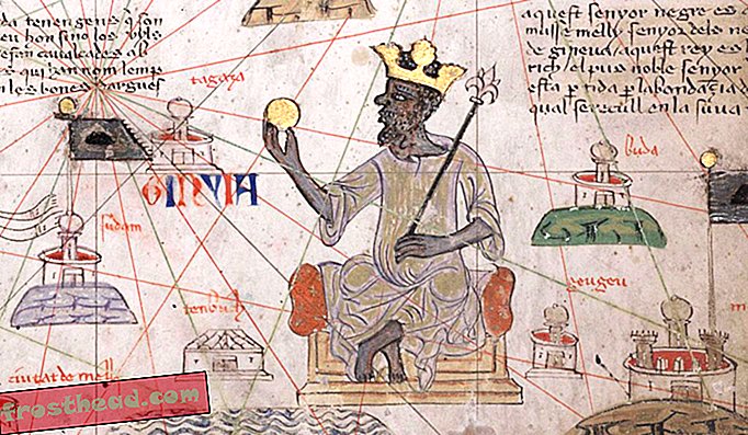 „Üks antiikmaailma esimesi kaarte näitab perifeerias Euroopat ja Suurbritanniat. Teisel serval on Lähis-Ida. Kuid lõuna pool on kuldnugist käes Mansa Musa ja ta pole kaardi servas. Teda nähakse teede keskel, mis kõik kiirgab selle uue intellektuaalse keskuse: Timbuktu poole, ”Casely-Hayford ütleb