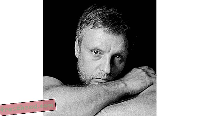 Fotograf John Rankin Waddell ima novu knjigu portreta koju je napravio sa šminkerom Andrewom Gallimoreom.