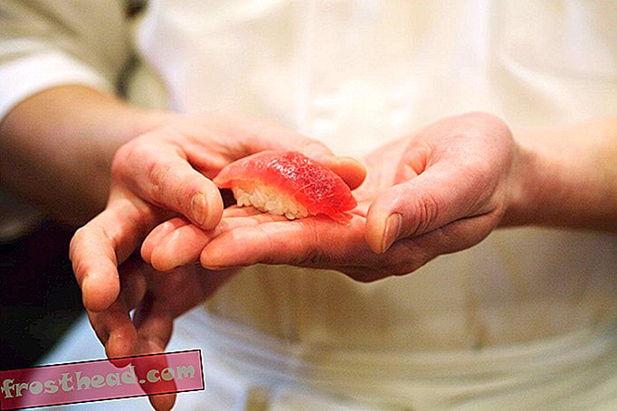 Nu este un pericol pentru sănătate să ai sushi făcut cu mâini nude, este o necesitate