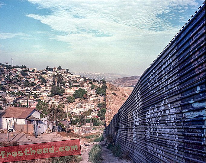 Америчко-мексичка граница на Тијуани и Сан Исидру