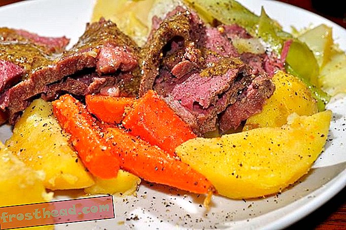Το περίφημο γεύμα του Αγίου Πατρικίου από βόειο κρέας, λάχανο και πατάτες.