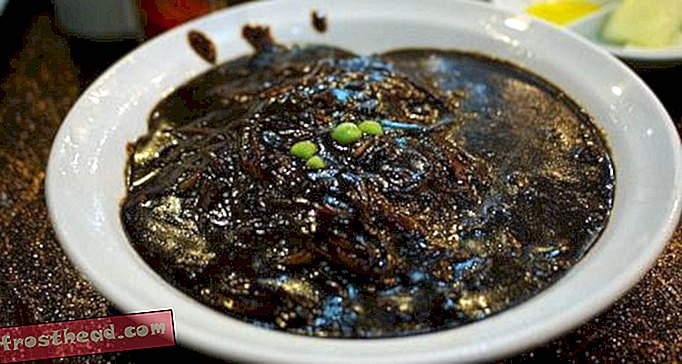 El día negro de Corea: cuando personas tristes y solteras se juntan y comen comida negra