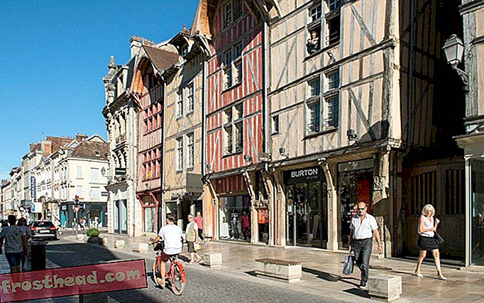 En pittoresk gate i Troyes