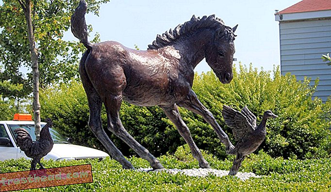האגדה של מיסטי חיה בפסל זה שהוקם לכבודה בצ'ינקוטג.