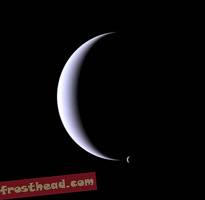 三日月海王星とその最大の衛星