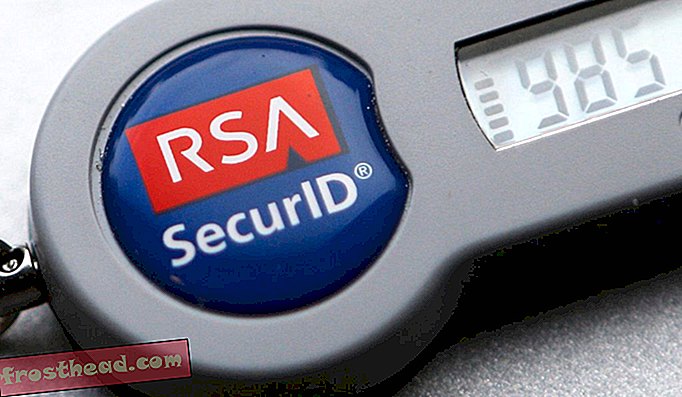 डेटा को एन्क्रिप्ट करने के लिए एक RSA SecurID डिवाइस। आरएसए सार्वजनिक कुंजी एन्क्रिप्शन पर आधारित एक एल्गोरिथ्म है।