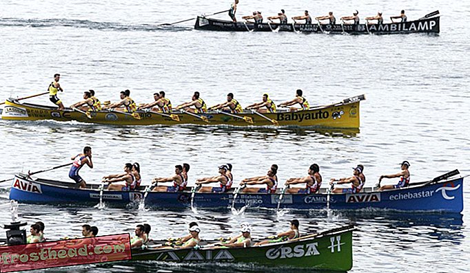 市内で最も人気のあるイベントの1つは、ビスケー湾で開催される毎年恒例のボートレースであるバンデラデラコンチャです。最初のレースは1879年に開催されました。