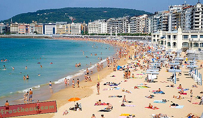 Playa de la Concha é uma popular praia urbana no coração de San Sebastián.
