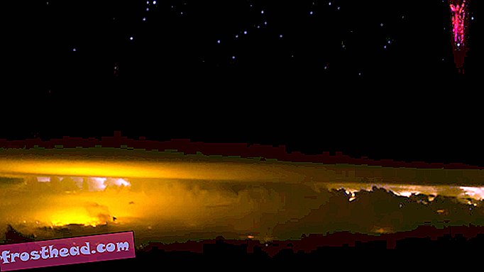 Los científicos capturan fotografías raras de un rayo rojo