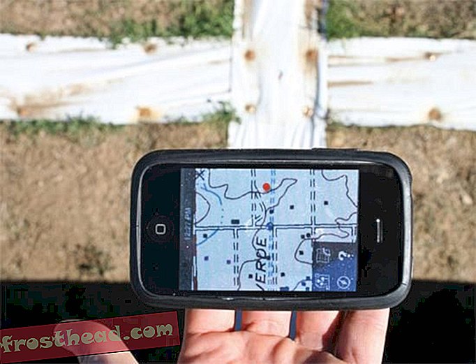 Um estudante usa tecnologia de mapeamento para rastrear o rio Colorado