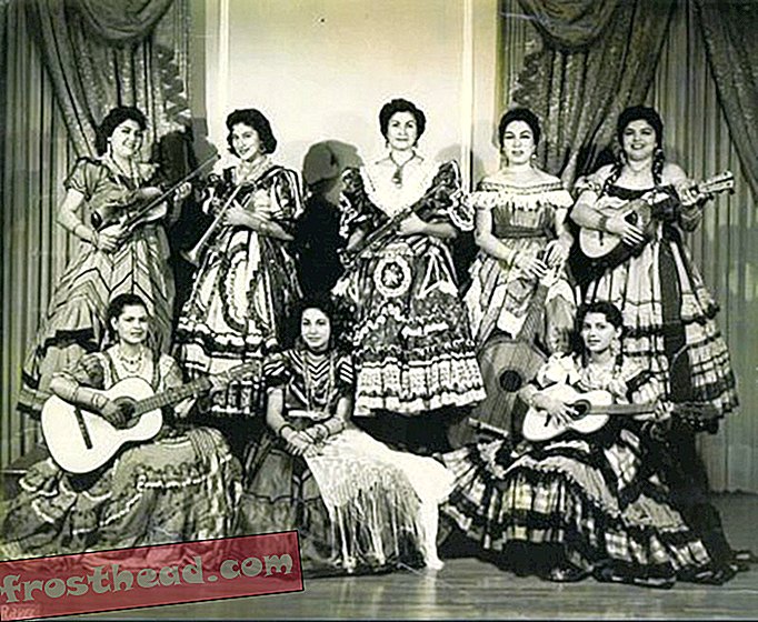 mariachi-women.jpg