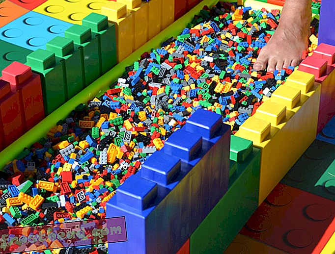 Warum das Gehen auf Legos mehr schmerzt als das Gehen auf Feuer oder Eis