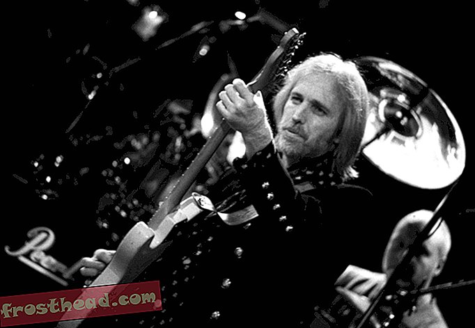 articoli, arte e cultura, libri, al fabbro - Tom Petty, portabandiera del rock classico, muore all'età di 66 anni