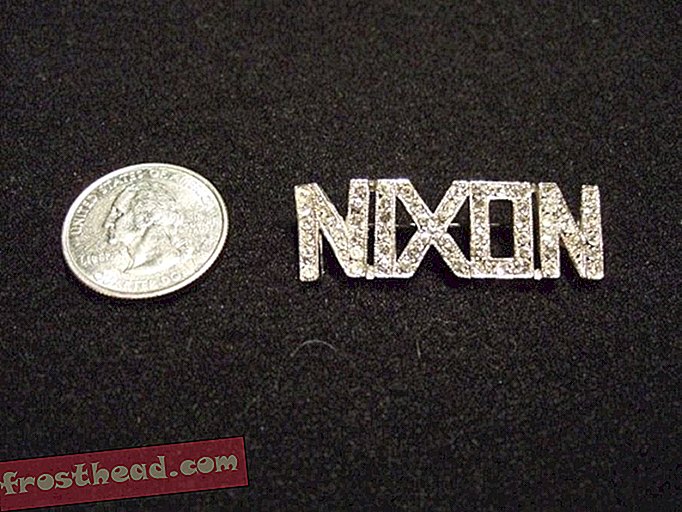 Nixon pin rhinestone, tarikh tidak diketahui