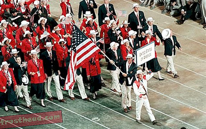 Amerikanske atleter marcherer ind i det olympiske stadion