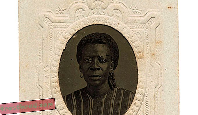 एक अज्ञात महिला का चित्र जो संभवतः गुलाम था। अज्ञात विषयों की तस्वीरें सदी के मोड़ पर अफ्रीकी-अमेरिकी अनुभव को समझने के लिए महत्वपूर्ण हैं।