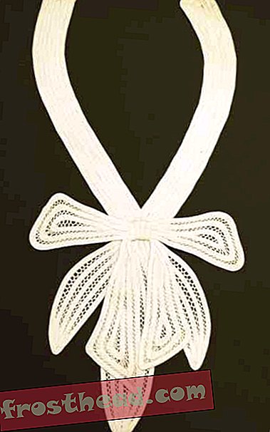 Passementerie voor een jurk voorkant / kraag, jaren 1930.