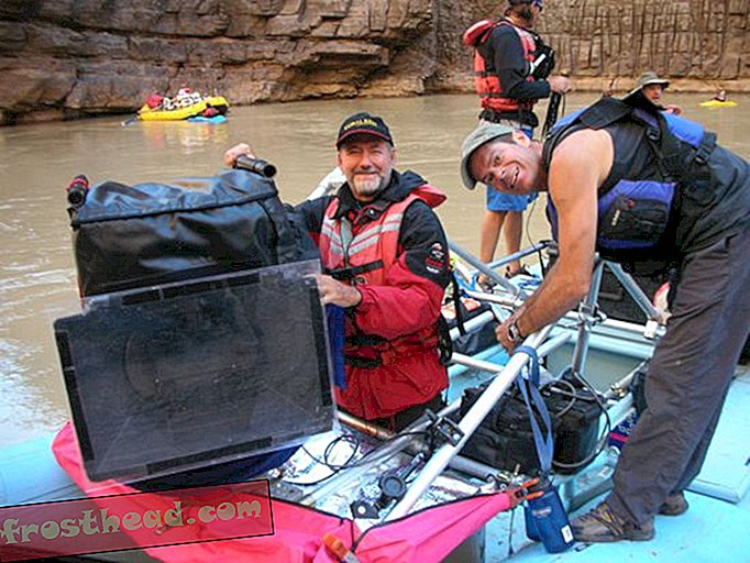Greg MacGillivray pendant le tournage de Grand Canyon Adventure