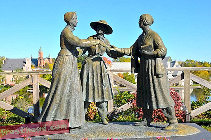 Statua di Susan B Anthony Amelia Bloomer ed Elizabeth Cady Stanton