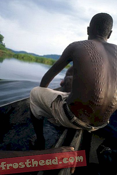 Krokodilleskjæring av Kaningaraen på Papua Ny-Guinea