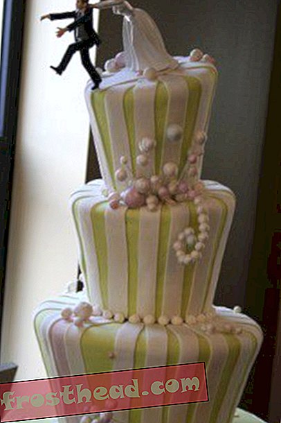 Странната история на сватбената торта