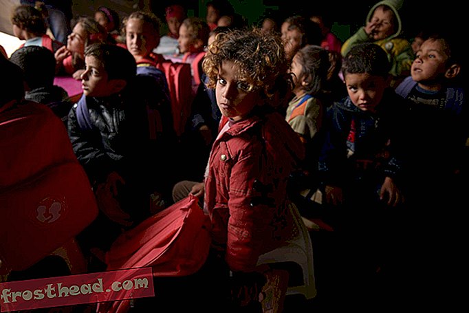 सीरिया के बच्चों की ये तस्वीरें मध्य पूर्व में मानवीय संकट पर एक चेहरा डालती हैं