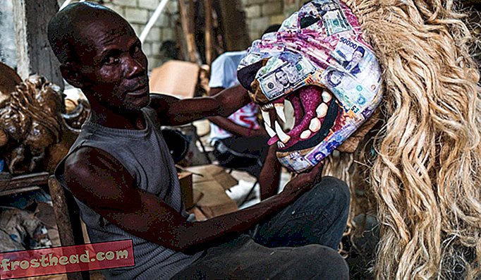 लेख, कला और संस्कृति, कला और कलाकार, यात्रा - एक फोटोग्राफर ने हैती के जैमेल में परेड पर पापियर-माचे और राजनीति को कैप्चर किया