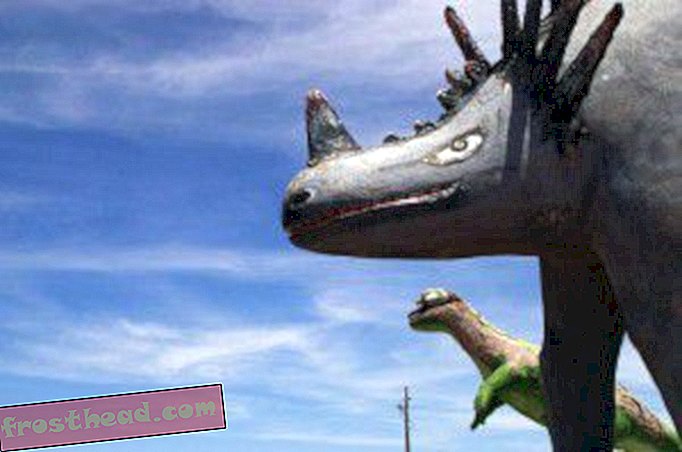 מראה דינוזאור: פסלים פאנקיים