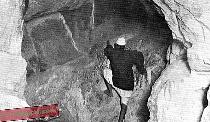 El túnel forzado en la cara norte de la Gran Pirámide, supuestamente excavado por orden del Califa Ma'mun a principios del siglo IX.