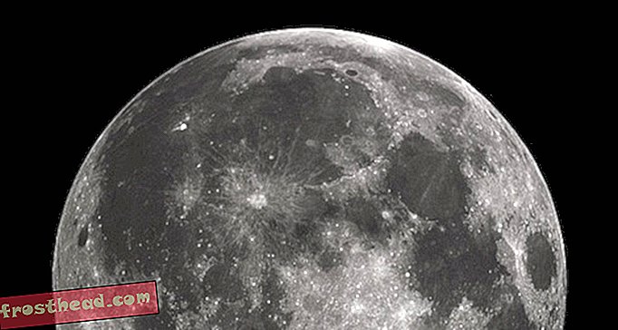 Водата на Луната вероятно идва от Земята
