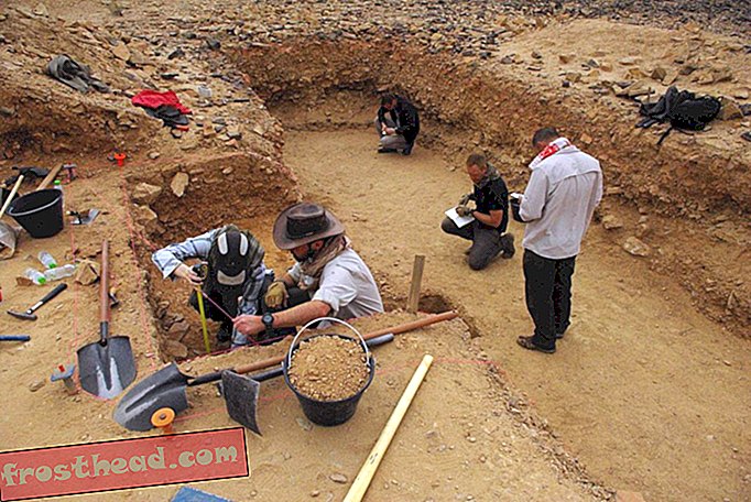 लेख, इतिहास, पुरातत्व, विज्ञान, मानव व्यवहार - अरब के "चौराहे" पर पत्थर के औजार प्राचीन मानव प्रवास के वर्तमान रहस्य