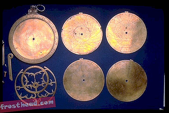 La historia del astrolabio, el teléfono inteligente original