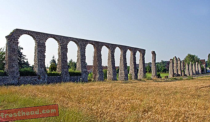 Este acueducto romano en Indre-et-Loire, en el centro de Francia, es el único remanente de la antigua ciudad de Malliacum.