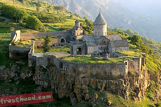 Raziščite armenske srednjeveške samostane v interaktivnih panoramih 360 stopinj