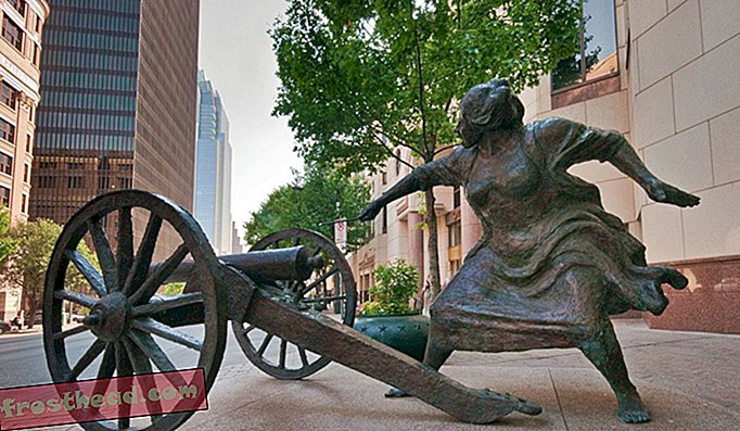 Na Austinově kongresu Ave připomíná socha archivní válku v Texasu