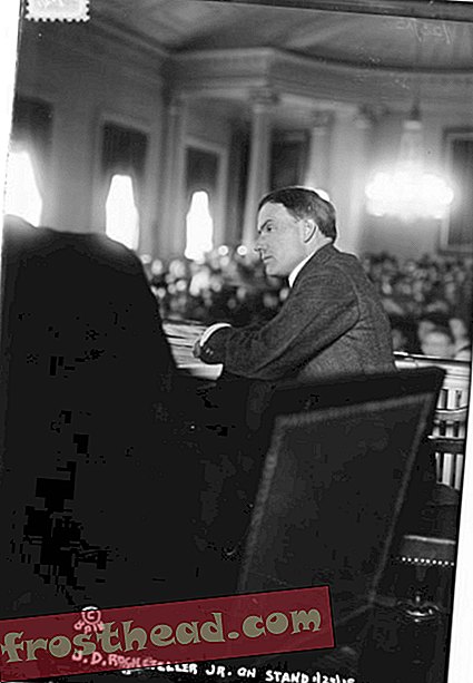 J.D. Rockefeller, Jr. sur le stand