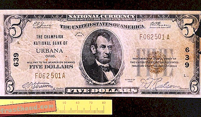 एक नकली $ 5 नोट जो इसे लुस्टिग और वाट्स द्वारा बनाया गया माना जाता है।