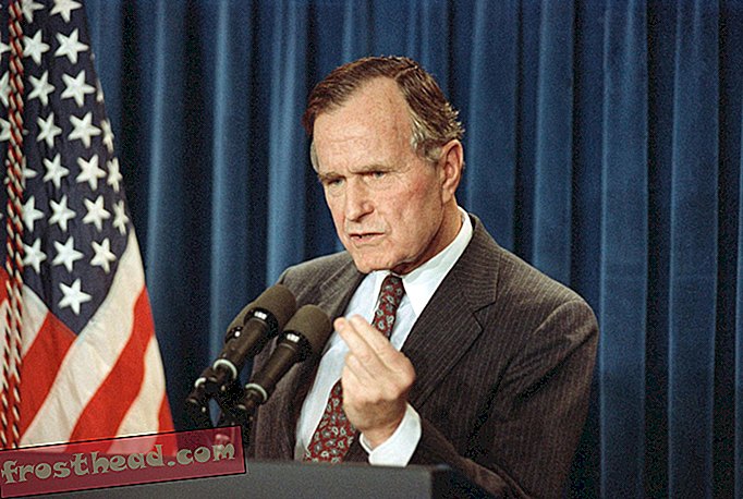 ג'ורג 'הוו בוש, כמרקם קשה שלא סביר, היה מוכן לדחוף את סמכויות הנשיאות