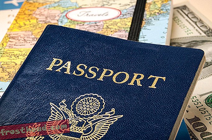איך הדרכון הפך לסמל בלתי אפשרי לזהות אמריקאית