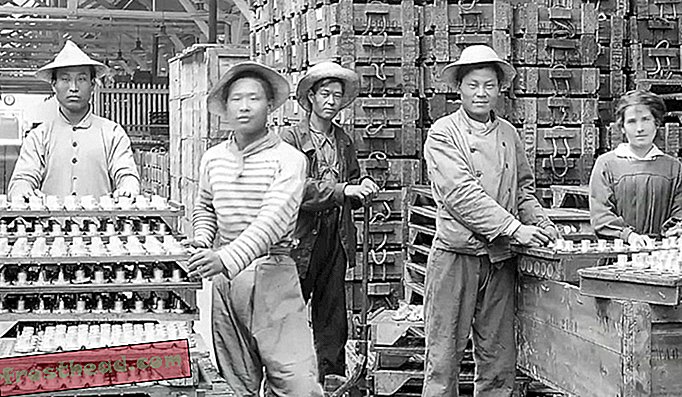 En otros casos, los trabajadores chinos trabajaron en una fábrica de municiones durante la Primera Guerra Mundial.