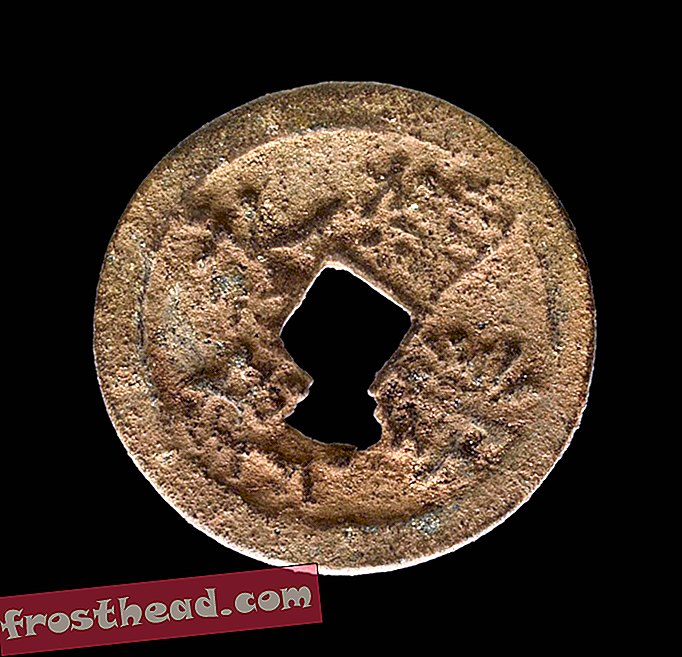 著者によってケニアで発見された1400年代初期の中国のコイン