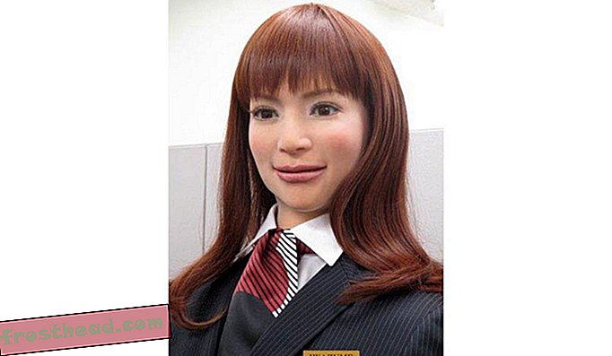 Posnetek igralnega robota po vzoru mlade Japonke.