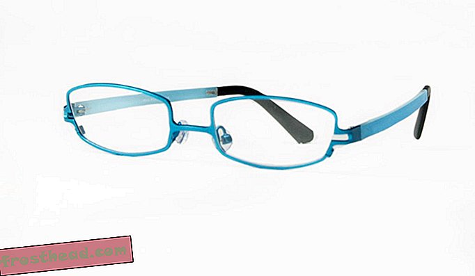 Les lunettes Specs4Us ont des ponts nasaux inférieurs et des oreillettes plus longues.
