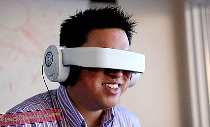 Este auricular puede transmitir películas directamente a tus ojos