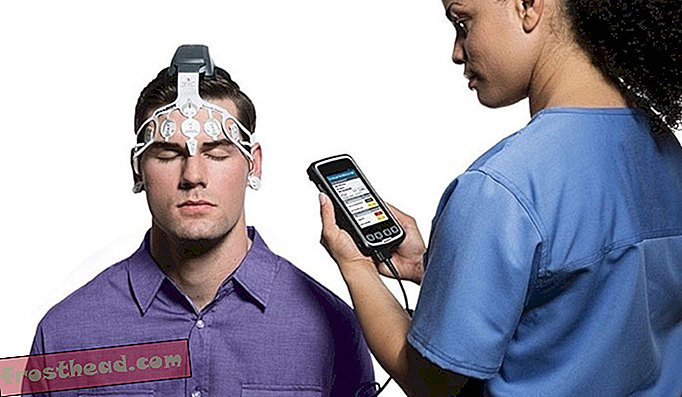 Das Headset von BrainScope tastet das Gehirn ab, um Änderungen der elektrischen Aktivität zu messen, die auf eine Gehirnerschütterung hindeuten könnten.