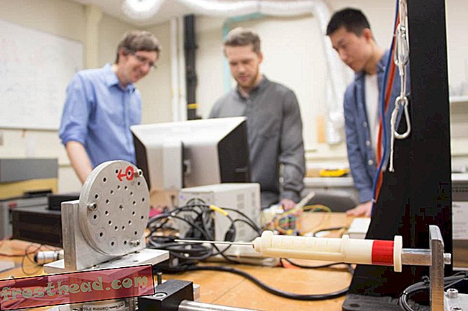 Този нов симулатор на игли може да обучава студенти по медицина, за да имат стабилна ръка