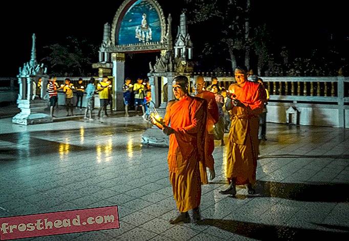 Foto's: Vesak, Boeddha's verjaardag, zoals gevierd in heel Zuidoost-Azië