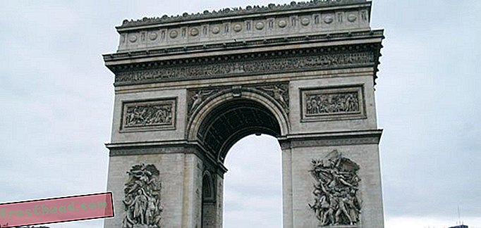 Dando vueltas por el Arc d'Triomphe de París